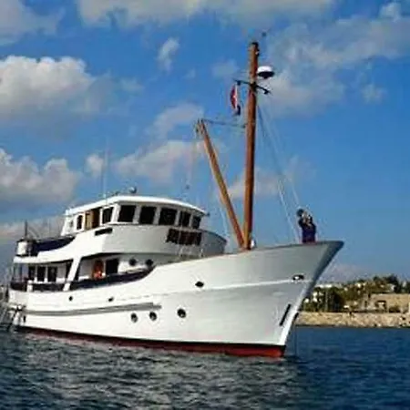 船上ホテル M/y Connda Vennessa 1975 Pietà